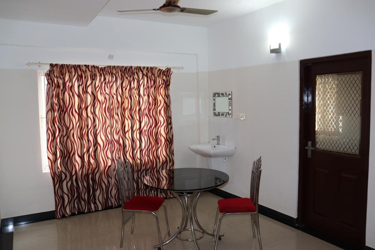 Uthradam Towers Hotel Thiruvananthapuram Exterior photo